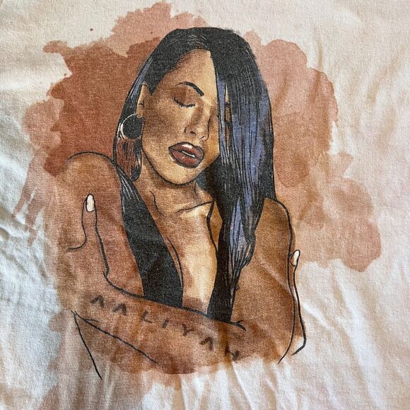 Aaliyah Graphic Tee Ripple Junction Musician Singer R&B Adult Sz. Medium Y2K - Picture 6 of 7